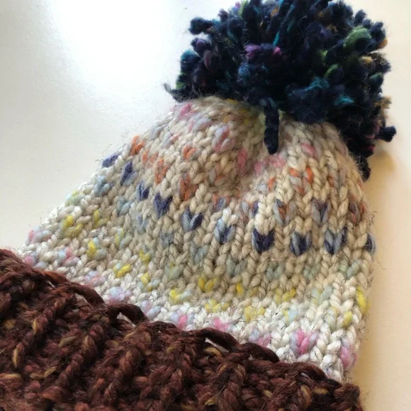 Handmade tuque - Picture 2 of 2